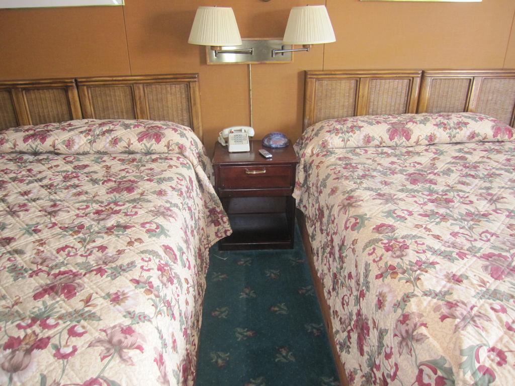 Glen Motel - Utica Buitenkant foto